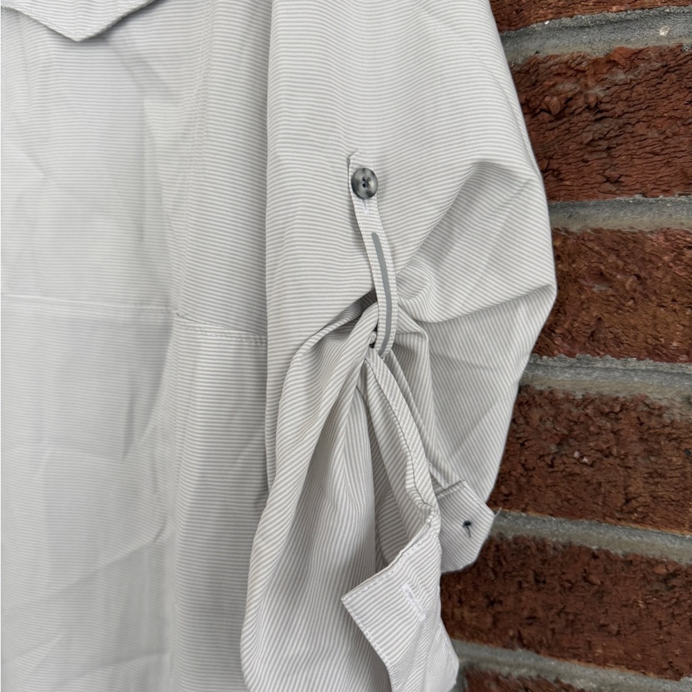 Mountain Hardware Light Gray Button-Up Shirt. XL.… - image 4